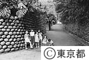 玉石垣と子供