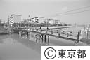 都内に残る数少ない木の橋、蛇橋