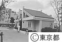 町並みにマッチしたモダンなトイレ