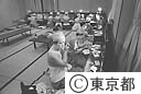 化粧をする歌舞伎研修生