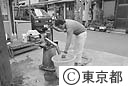 井戸をくむ人