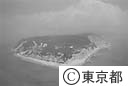 南東から見た新島