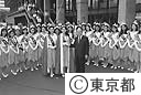新しく決まったミス東京が都庁に鈴木知事を訪問