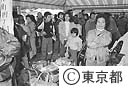 全員帰島のため船付場に集まった島民