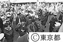 全員帰島のため船付場に集まった島民