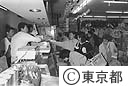 噴火後再開したスーパーのにぎわい