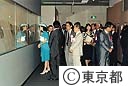 大英博物館秘蔵「江戸美術展」特別鑑賞をする鈴木知事