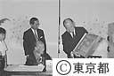 斉藤トラさん１００才を迎え、鈴木知事がお祝いに訪れる