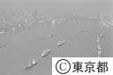 東京港（バックにビル群）（空撮）