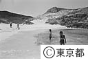 小笠原南島で海水浴をする女性