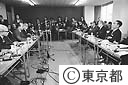 杉並清掃工場建設のため住民代表と話し合う美濃部知事