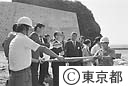鈴木知事利島視察