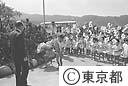 鈴木知事神津島を視察