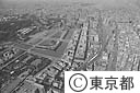 皇居と丸の内ビル群（空撮）