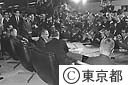 新知事事務引継する　東知事から美濃部知事に