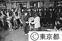 甲子園で優勝の岩倉高校のメンバーが都庁を訪問