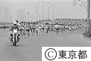 東京港を走る、港マラソン、白バイが先導する