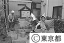 路地裏のバケツリレー