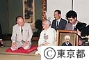 １００才をお祝いする酒井さんに鈴木知事訪問