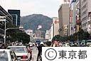 傾いたビル