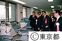 鈴木知事は完成した健康プラザを視察