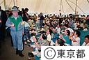 総合防災訓練を視察する鈴木知事