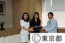 ミス東京と青島知事面会