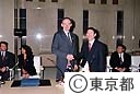 ＮＳＷ州首相と青島知事による交流事業の合意書調印式が行われた