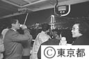 ナイトクルージングでレインボーブリッジ見物