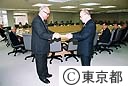 児童福祉審議会意見具申書を鈴木知事受領
