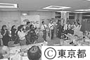 ＭＸテレビ開局を祝う職員
