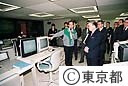 梶山官房長官と倉田自治大臣が都庁防災センターを見学