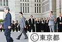 石原知事初登庁、青島前知事を送る