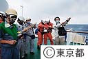 三宅島災害　カトレア丸船上でガスの測定