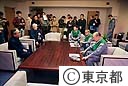 兵庫県知事と話をする鈴木都知事
