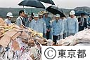 中央防波堤外側の埋立処分場を視察する青島知事