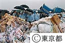 中央防波堤外側の埋立処分場を視察する青島知事