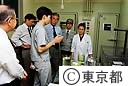 石原知事視察（環境科学研究所）