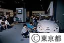 軽自動車と街頭テレビ
