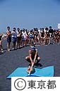 弘法浜でスイカ割り