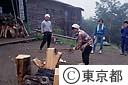 雲取山荘での薪割り