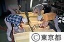 東京の地酒。吟醸酒用の米の水洗い
