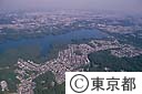 多摩湖と住宅