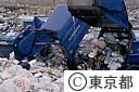 車から出されるごみ