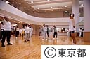 ストレッチ体操する受講者