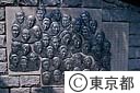 文士村のレリーフ