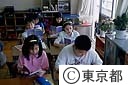 日本の授業を受ける外国の子供