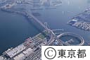 海岸方向からレインボーブリッジ（空撮）
