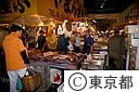 築地中央卸売市場（仲卸店舗が軒を連ねる通り）