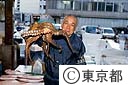 中央卸売市場 仲卸人と生きのいいタコ